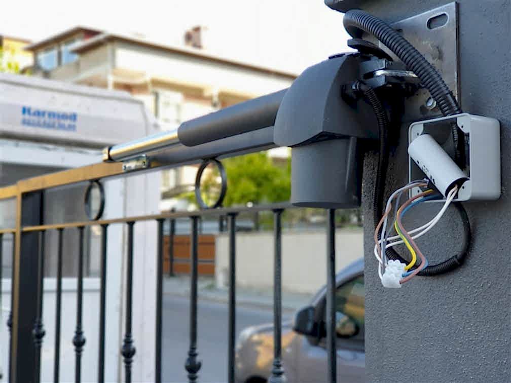 Genius G-Bat İtalyan Kanatlı Kapı Motoru